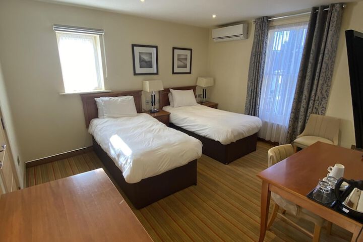 Room 32 of 70