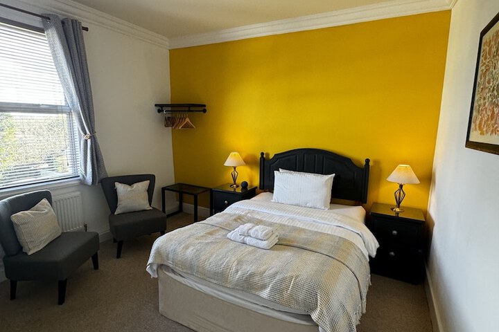 Room 12 of 83