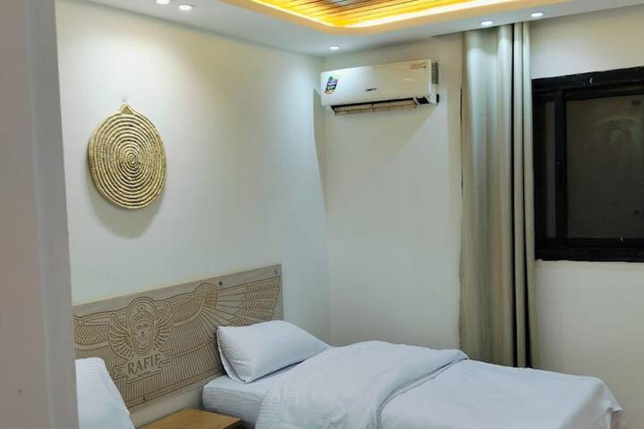 Room 4 of 17