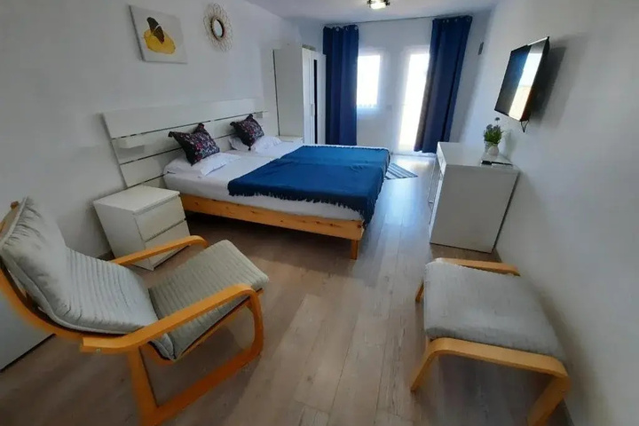 Room 2 of 11