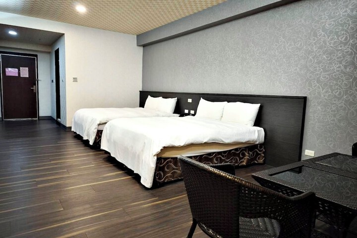 Room 10 of 19