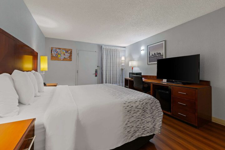 1 King Bed (7 of 16)
