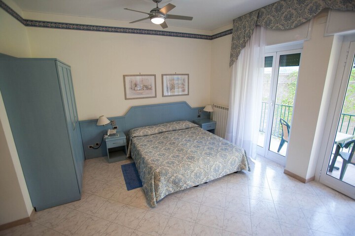 Room 26 of 69