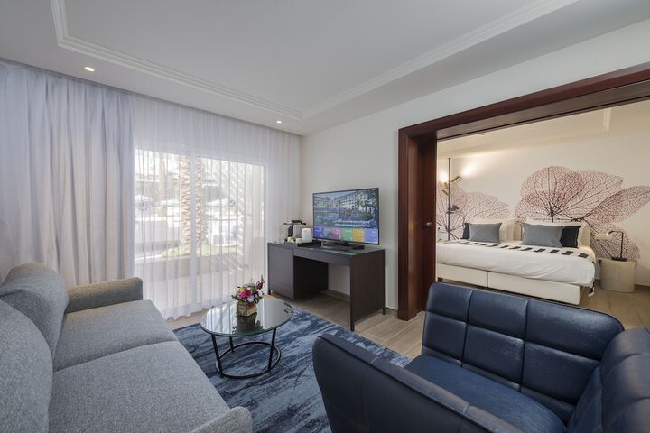 Room 28 of 102