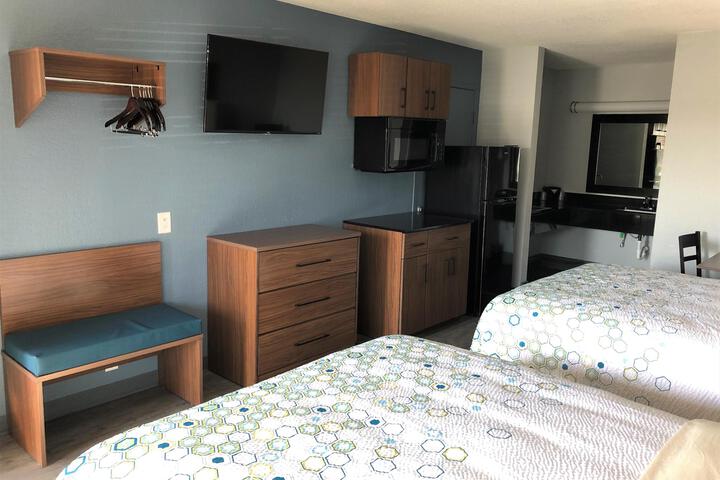 ADA Accessible Superior 1 Queen Bed (2 of 16)