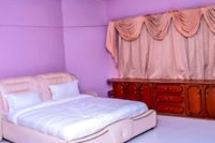 Room 8 of 25