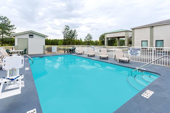 Pools & Facilities