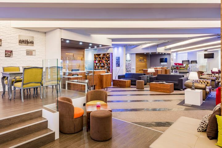 Entrance & Lobby