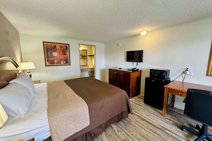1 King Bed (21 of 22)