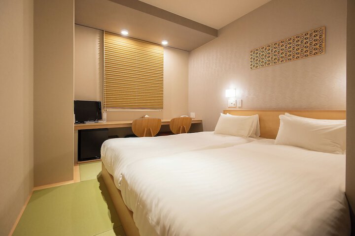 Room 8 of 27