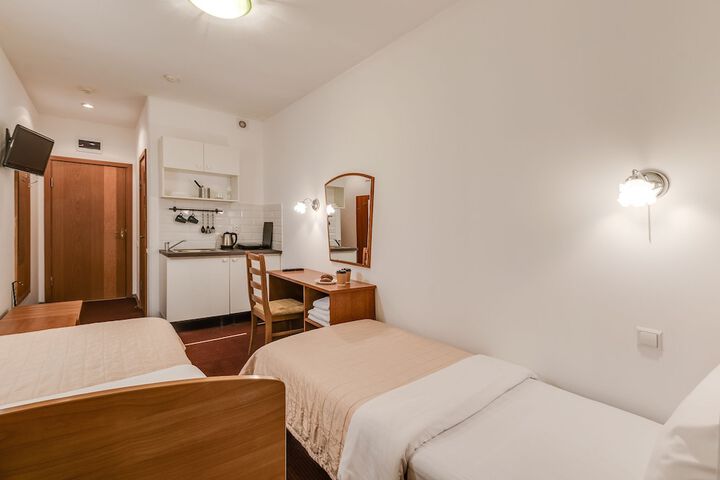 Room 5 of 11