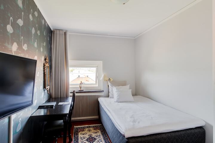 Room 4 of 94