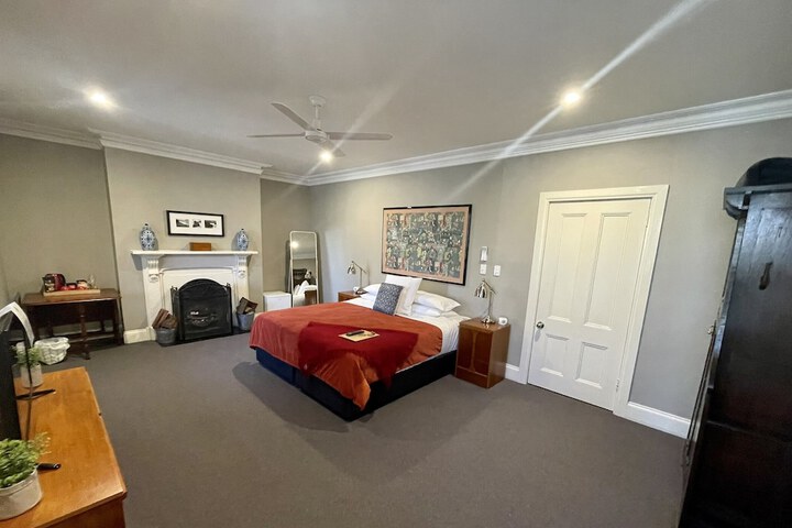 Room 93 of 151