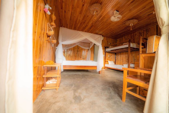 Room 15 of 104