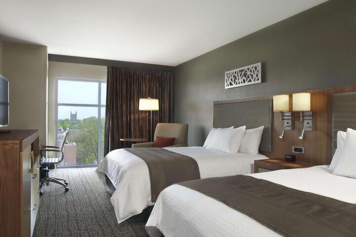 2 Queen Beds (1 of 8)