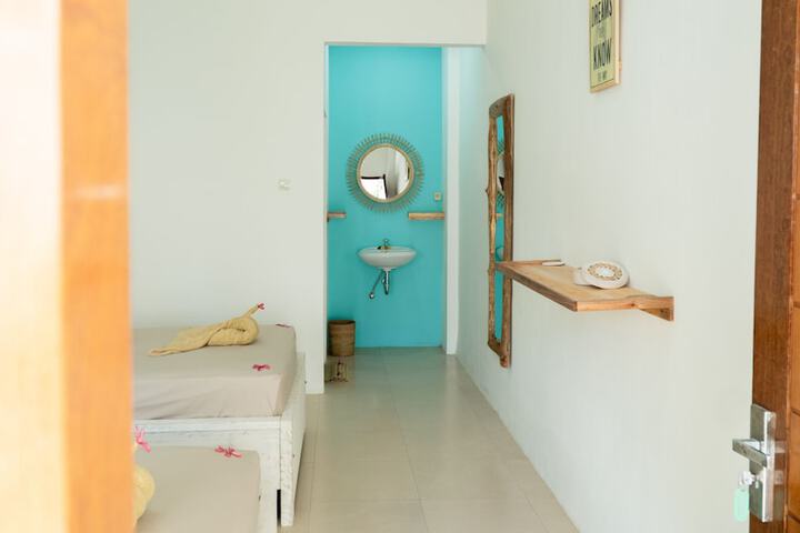 Room 5 of 33