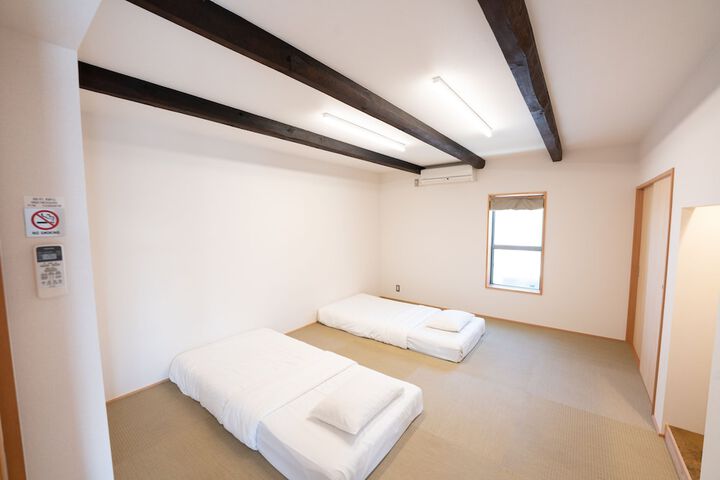 Room 42 of 86