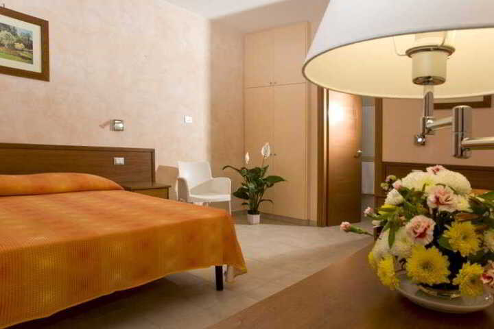 Room 6 of 7