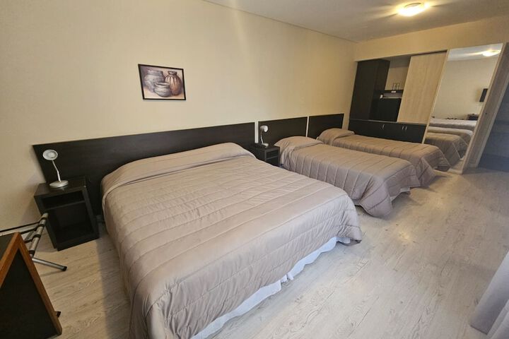 Room 4 of 63