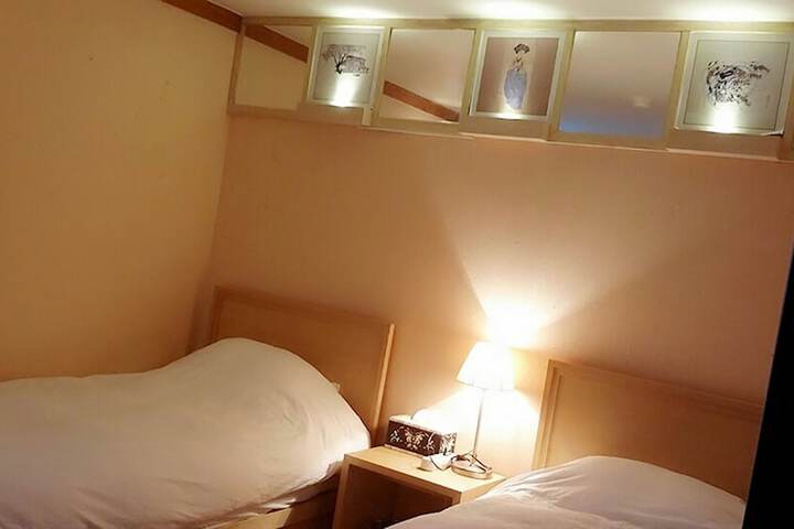 Room 8 of 39