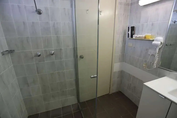 Room 8 of 22