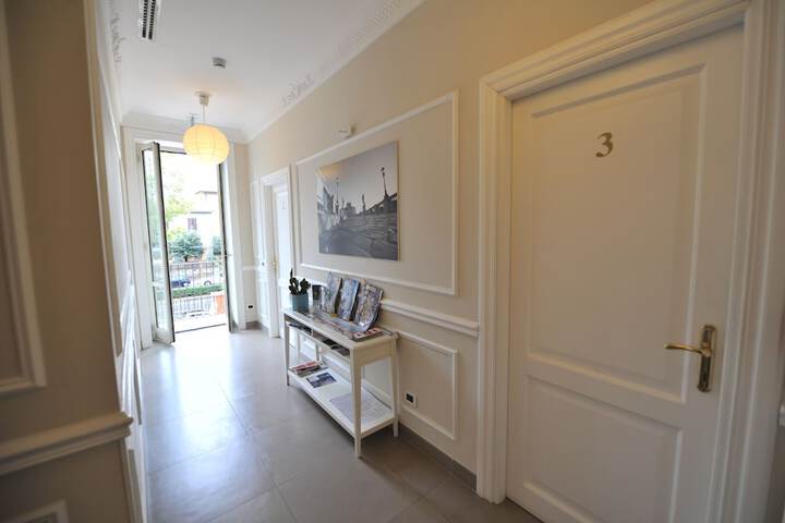 Ballroom/Hall 122 of 147