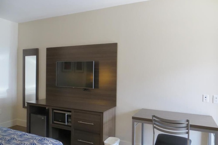 Room 14 of 36