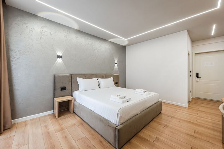 Room 6 of 42