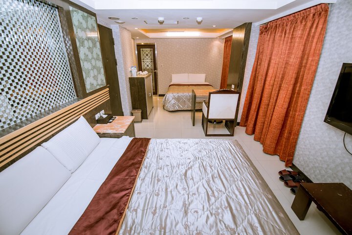 Room 10 of 72