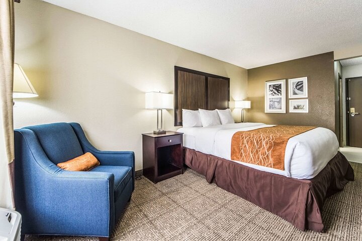 1 King Bed (5 of 14)