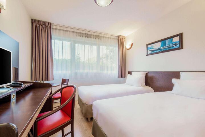 Room 54 of 77
