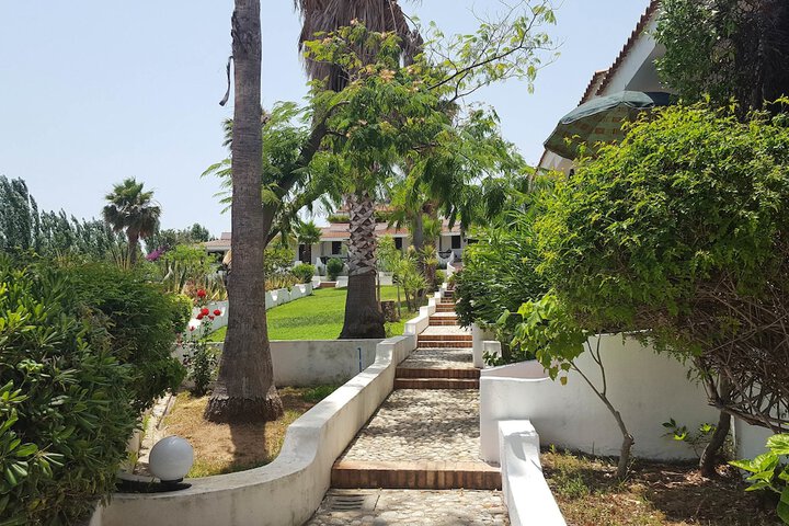 Hotel Exterior 50 of 77