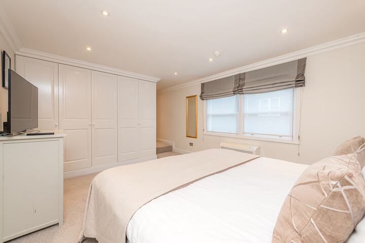 Room 25 of 100