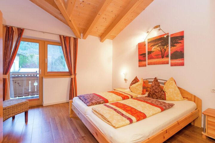 Room 2 of 35