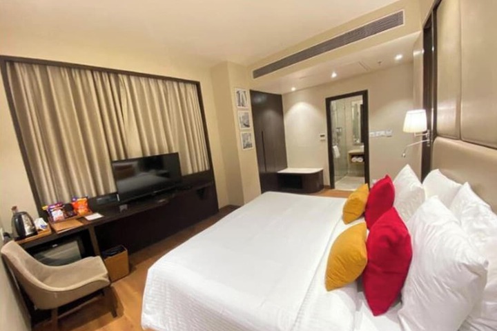 Room 34 of 74