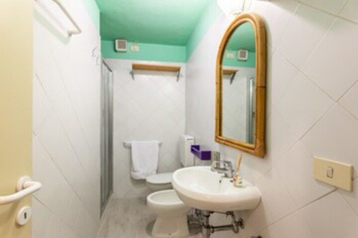 Room 2 of 9