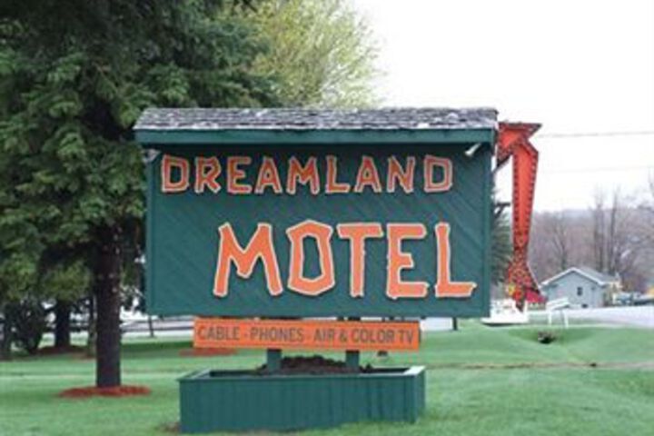 Dreamland Motel in Malone, NY