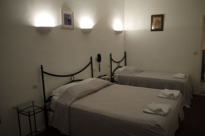 Room 8 of 18