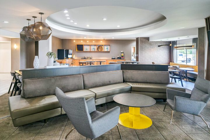Entrance & Lobby