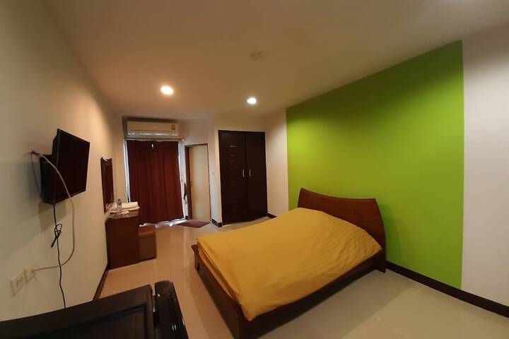 Room 10 of 17