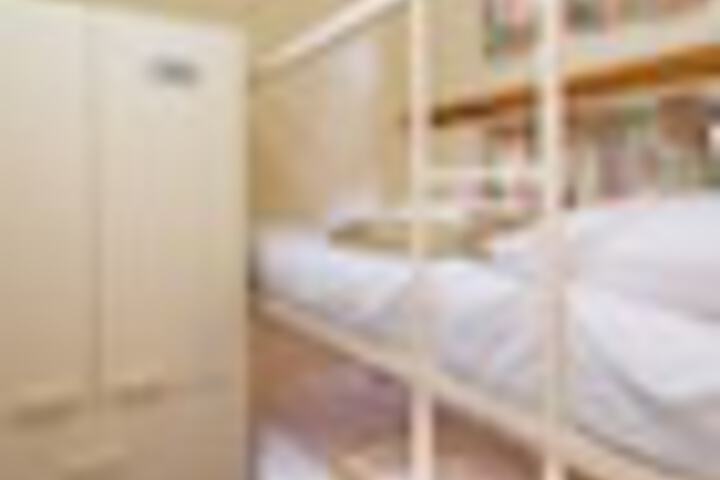 Room 29 of 213
