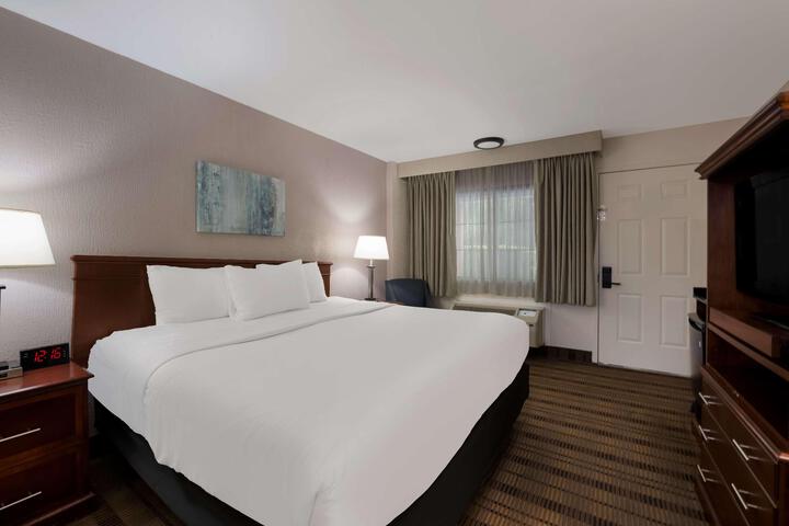 Standard | King Bed (6 of 7)