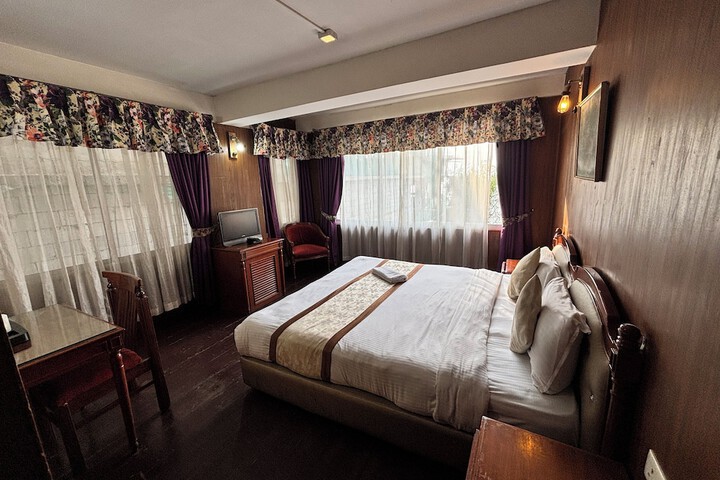 Room 14 of 32