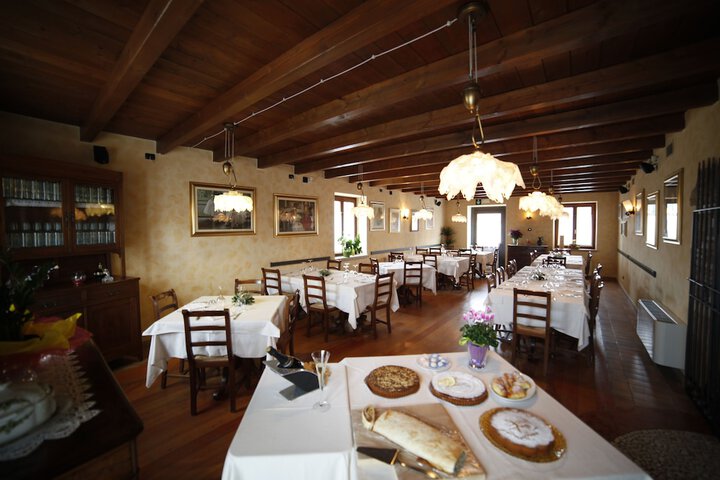 Dining 61 of 88