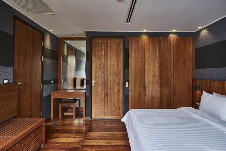Room 28 of 90