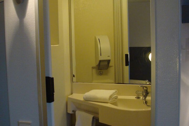 Room 18 of 34