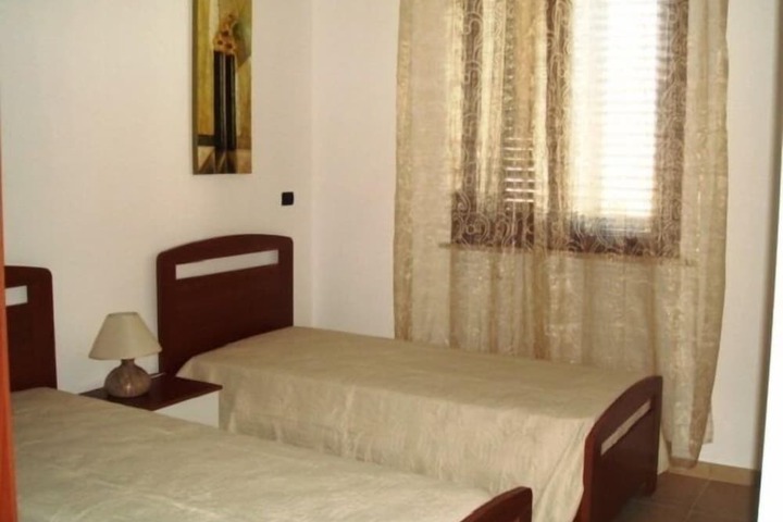 Room 8 of 71