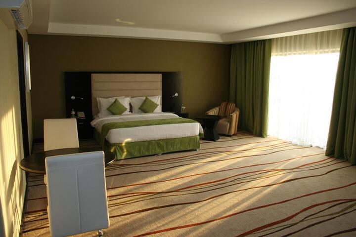 Room 16 of 19