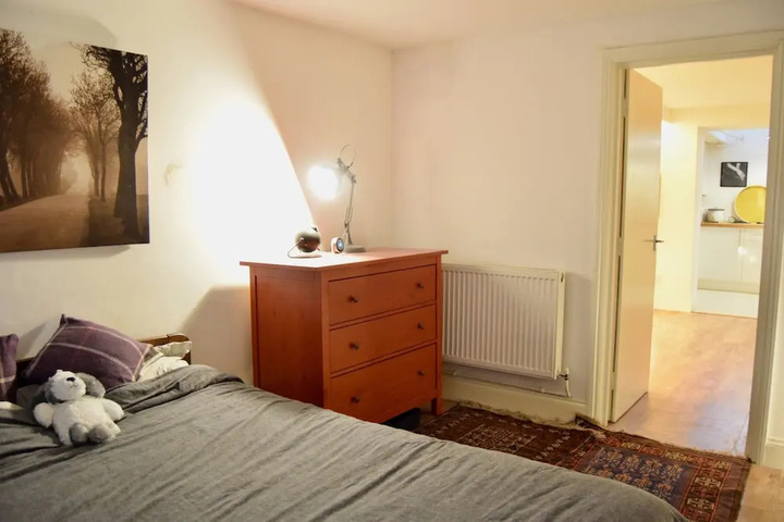 Room 4 of 13