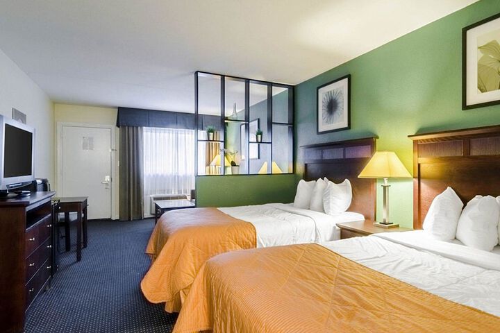 2 Double Beds (8 of 18)